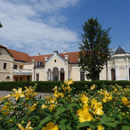 Wellness Hotel Kastiel Jaslovské Bohunice Buitenkant foto