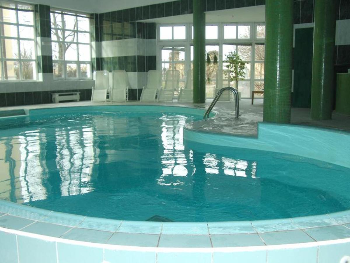 Wellness Hotel Kastiel Jaslovské Bohunice Buitenkant foto